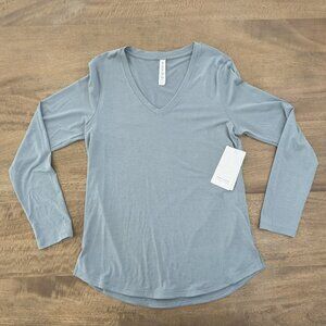 Athleta Essential V neck Top Medium NWT (Bundle 2+ items for 20% off)